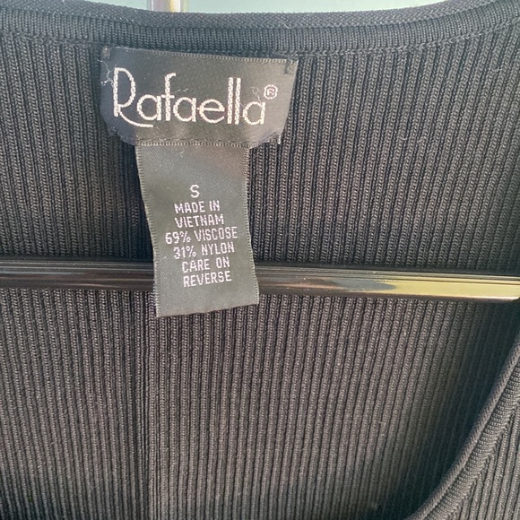 Black ribbed square-neck tank. - Picture 3 of 3